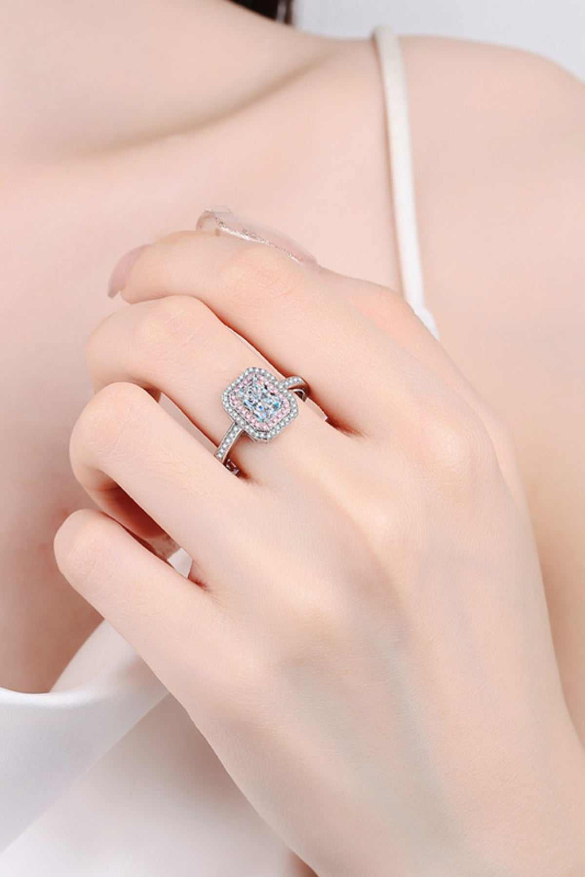 1 Carat Moissanite 925 Sterling Silver Ring on hand, platinum-plated with certificate included.